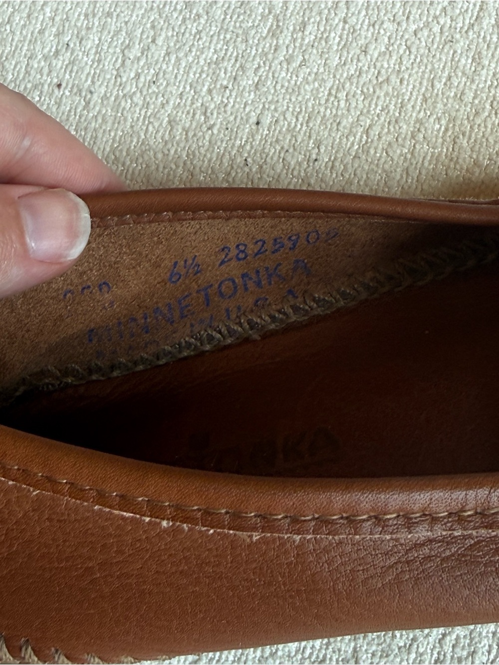 Minnetonka Women’s Brown Leather Slip-On Loafers Round Toe Rubber Sole Size 6.5 - Picture 7 of 7